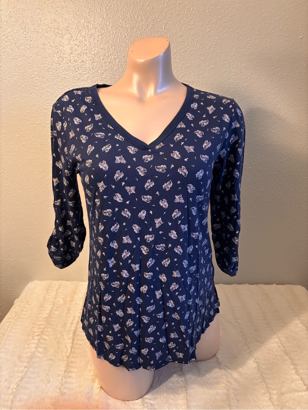 Liz Claiborne Women's Navy Blue V-Neck Floral Print Top Size Medium